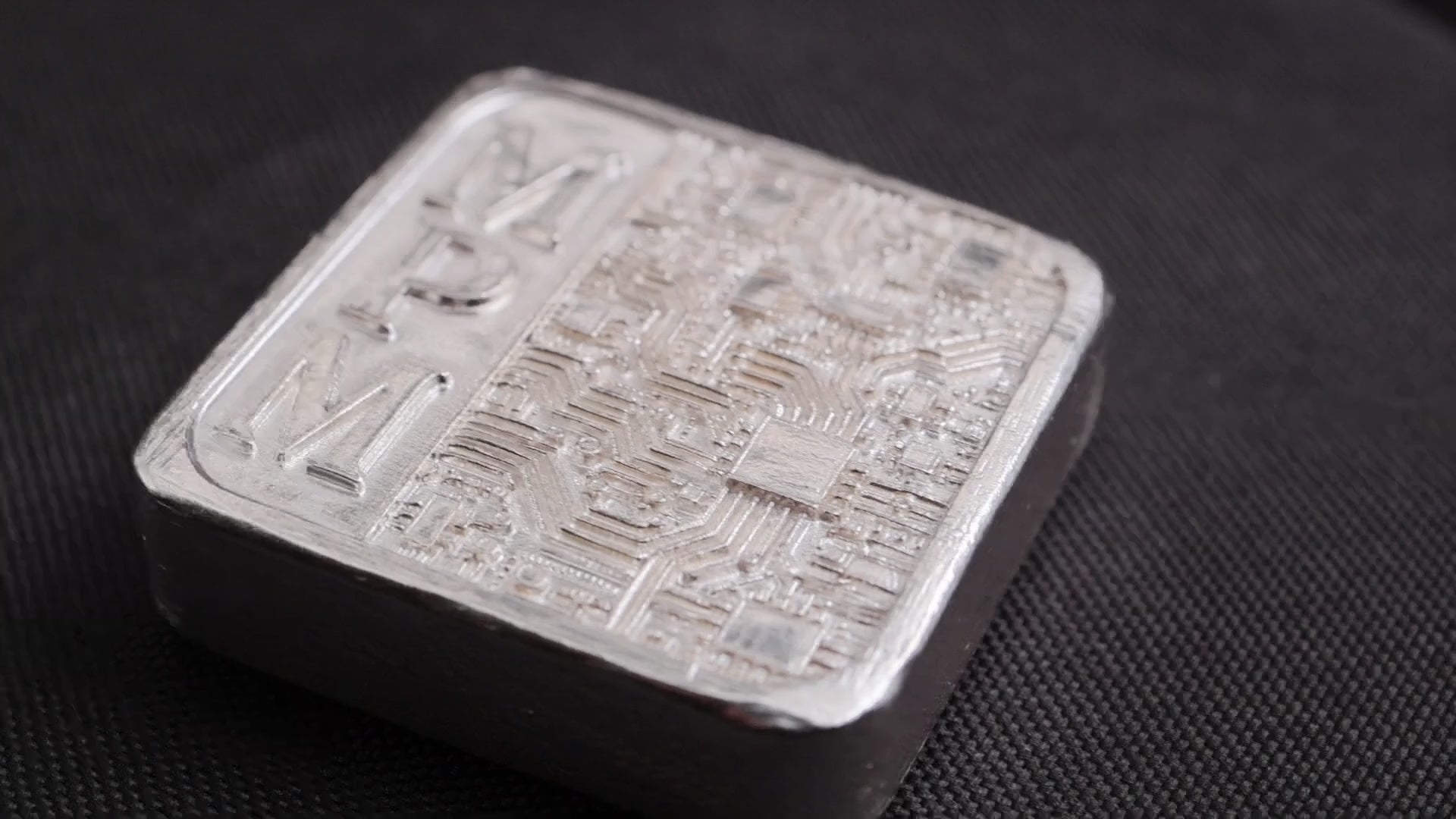 MPM Microchip - 360° Rotation Video