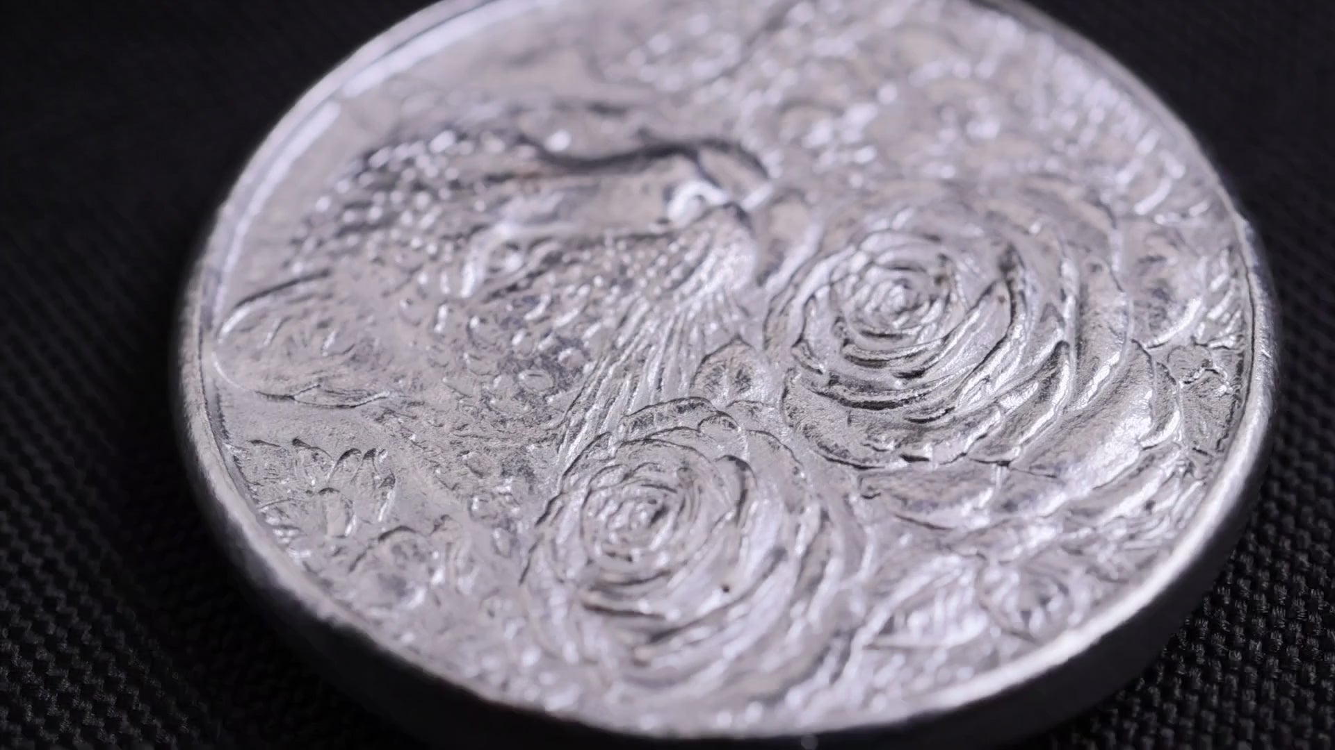 Leopard & Roses - 360° Rotation Video